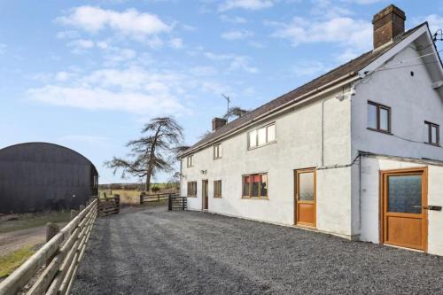 Tirabad House | Upper Caerfaelog Farmhouse