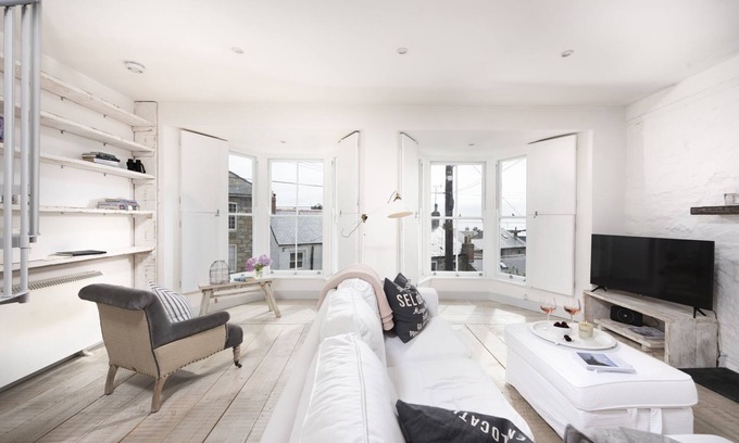 Mousehole House | Upper Chandlers Cottage - a cottage that sleeps 6 guests in 3 bedrooms