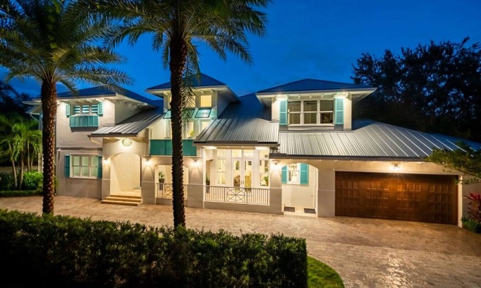 Stuart Villa | Upscale 2018 Elegant Mansion with Pool