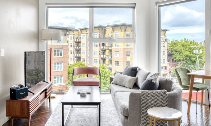 Old Ballard Apartment | Upscale Ballard 1BR w/W/D, BBQ & Gym, near Waterfront, by Blueground