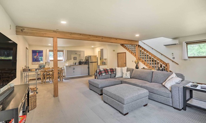 Bend Cabin | Upscale Bend Barn w/Deck - Close to Trails!
