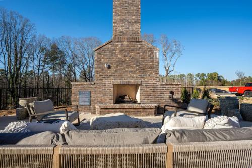 Athens Apartment | Upscale, New Apt, Pool, Long Stays