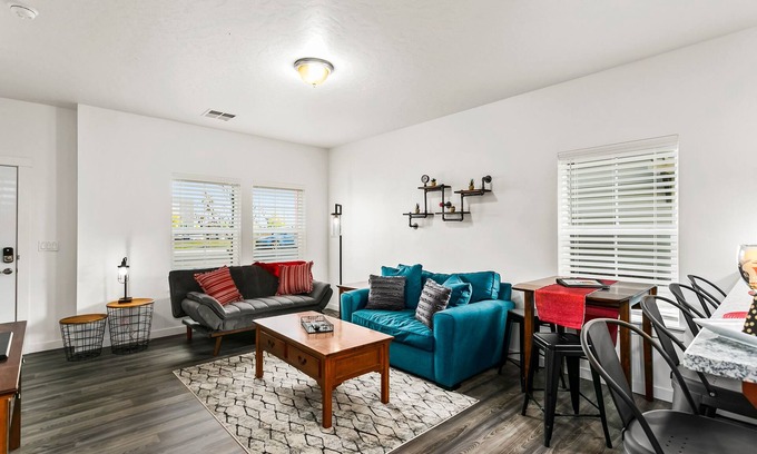 Boise House | Upscale Townhome | Near The Village & Boise Mall-67