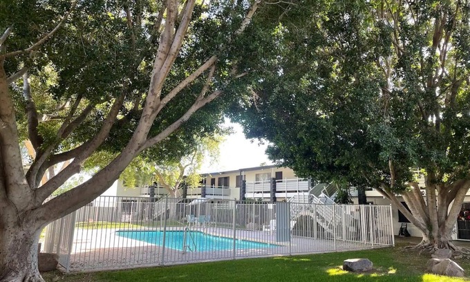 Camelback East Condo | Uptown Walkable & Quiet 2-bedroom condo with AC, WiF, and pool in Metro Phoenix