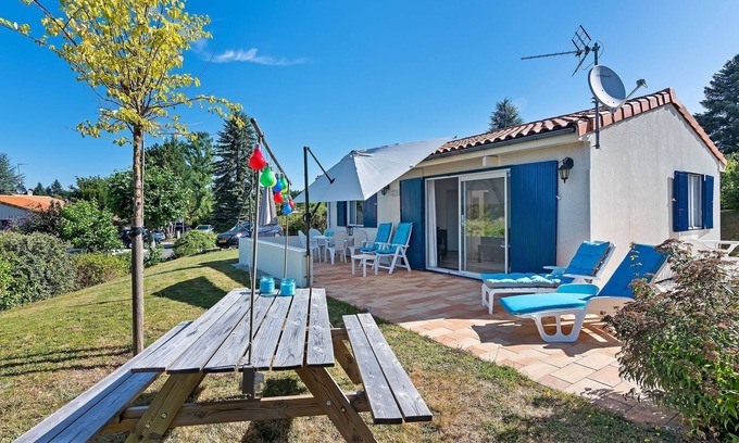 Ecuras House | Urban Bungalow in Écuras with Swimming Pool