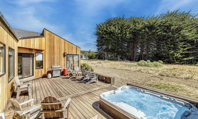 Sea Ranch House | Urban Escape Compound