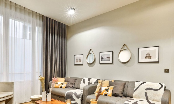 Quartier de la Monnaie Apartment | Urban Flat 140 - Beautiful Flat near Saint-Germain des Pres