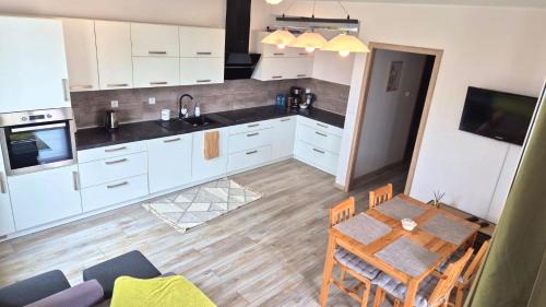 Wrzesnia Apartment | Urban Green Września,Przytulny apartament z parkingiem