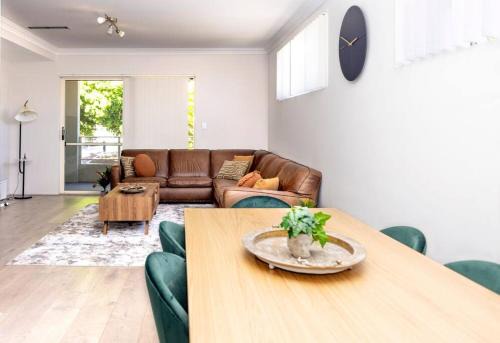 Perth House | Urban Retreat CBD Perth House 4BR 3BA 2PK SLEEP 8!