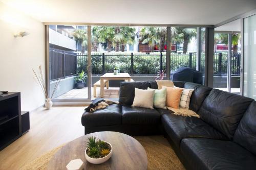 Port Melbourne Apartment | Urban Sea Drift