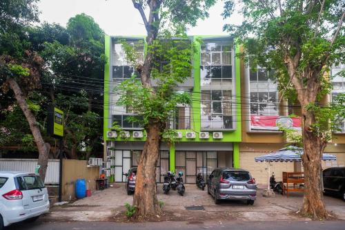 Semarang Hotel | Urbanview Hotel AVA Semarang near Akademi Kepolisian Semarang by RedDoorz