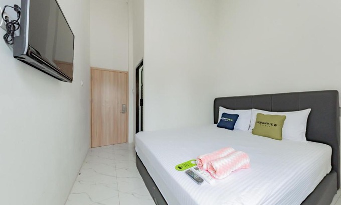 Sampit Hotel | Urbanview Hotel La De Grizz Syariah Sampit by RedDoorz