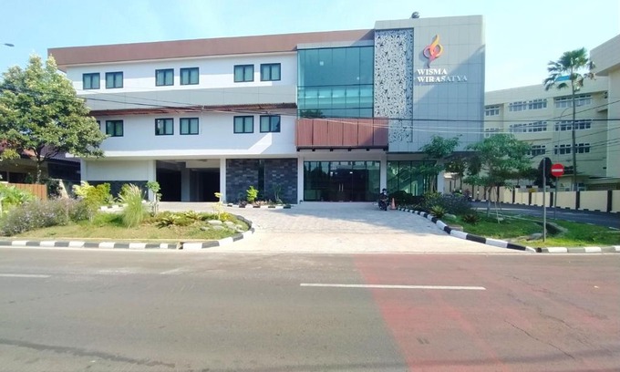 Semarang Hotel | Urbanview Wisma Wirasatya Akpol Semarang by RedDoorz