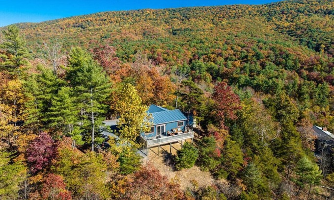 Broadway Apartment | Ursus Slumber -Hot Tub, Stunning Views, 3bdr/2bath