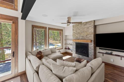 Lakeside Village Apartment | Seasons at Keystone 1893