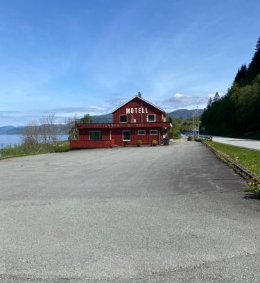 Hjelmeland Hotel | Utsikten Kro