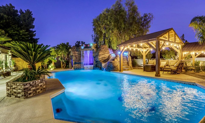 Las Vegas Villa | UU Modern-Traditional 8BD/8BA Villa, inner Karaoke Room. Sleeps 24!