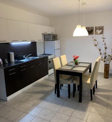 Dinnyes Apartment | Várlak Apartman