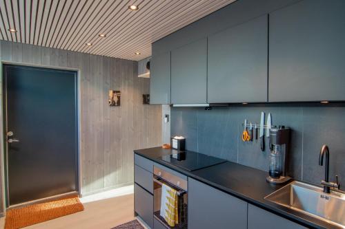 Henningsvaer Apartment | Været - Your Lofoten Basecamp