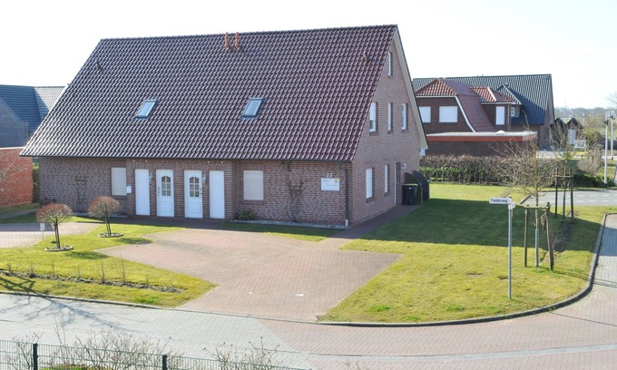 Norddeich Apartment | Vacation apartment close to the beach for up to 4 people 2 bedrooms Wlan first floor