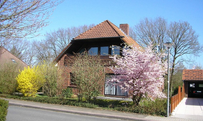 Friedeburg Apartment | Vacation apartment on the ground floor: 3 bedrooms, quiet, ideal for visits to the coast and islands