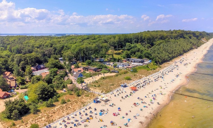 Ueckeritz Apartment | Vacation apartment with private sauna and fireplace, right on the beach.