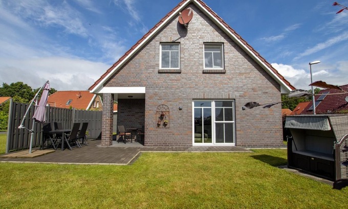 Tannenhausen House | Vacation home beach oasis at the lake