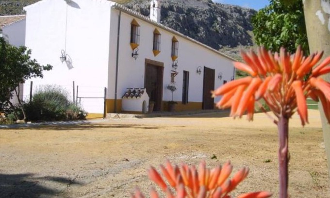 Teba House | Vacation Home "Casa El Castillo" with Mountain View & Shared Pool