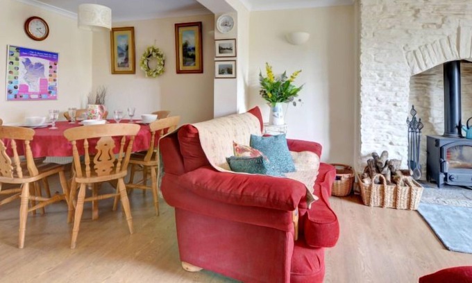 Margam House | Vacation home Cilybebyll in Swansea - 5 persons, 3 bedrooms
