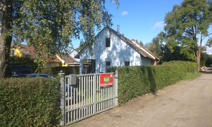 Pulow House | Vacation home close to a small lake