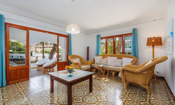 Cala Agulla House | Vacation Home "Family Home Mhm" near Beach with Private Terrace & Wi-Fi