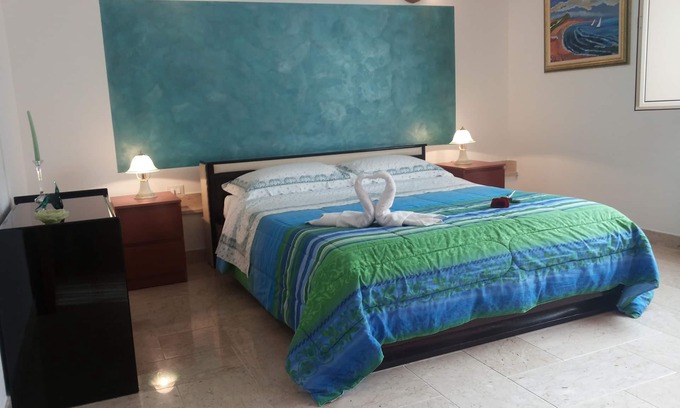 Trapani Apartment | VACATION HOME FLOWER GARDEN WI FI AND BICYCLES FREE