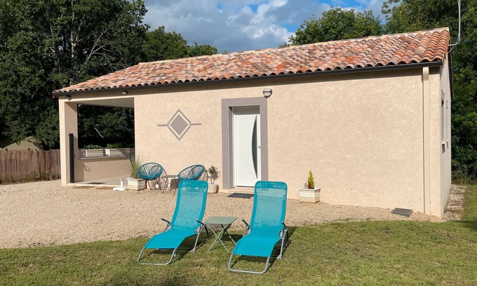 Septfonds House | Vacation Home "Gîte De La Fontaine Avec Jaccuzi"
