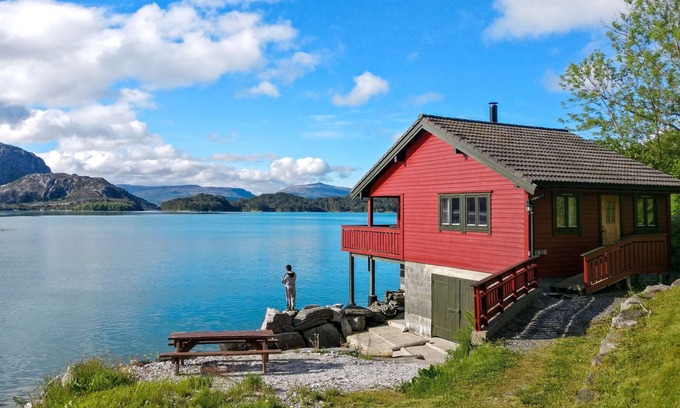 Hyllestad House | Vacation home Idun by Interhome