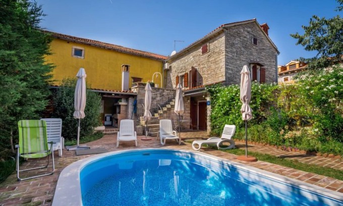 Cabrunici House | Vacation home Ivanka by Interhome