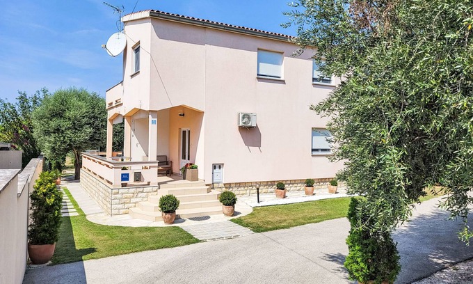 Petrcane House | Vacation home Ive by Interhome