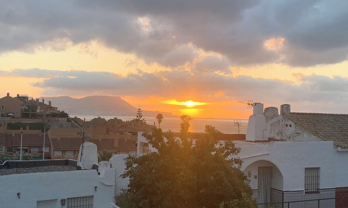 Cabrita House | Vacation home right by the sea with a view of Gibraltar