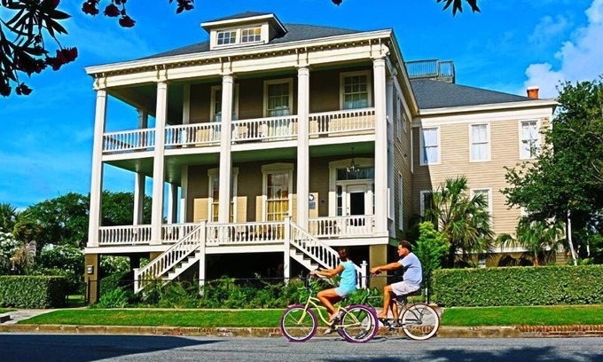 San Jacinto House | Vacation Home With Full Staff