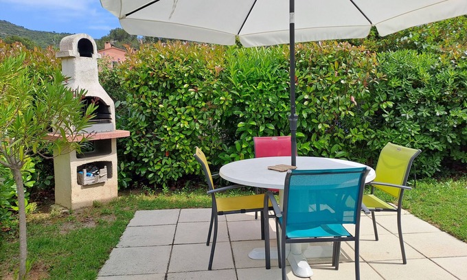 Le Pradet House | Vacation home with separate garden. 500 metres from the beach, in a quiet location