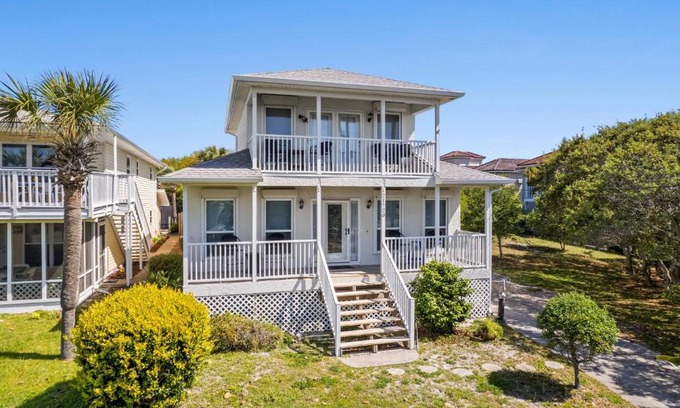 Hollywood Beach House | Vacation in This Gorgeous 2-Story Home! 3 BR 3 BA! Sleeps 8!
