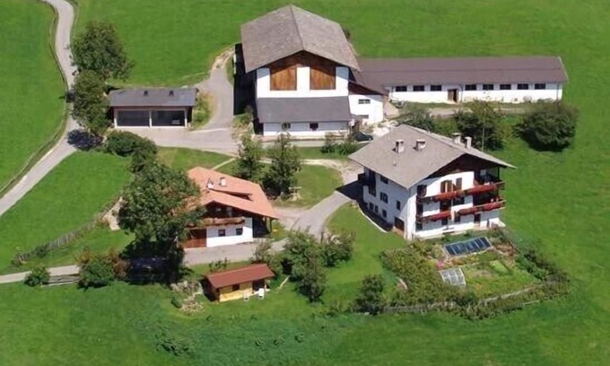 Avelengo Apartment | Vacation on a farm