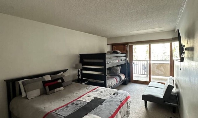 Vail Apartment | Vail Home/Hot Tub On Bus Line