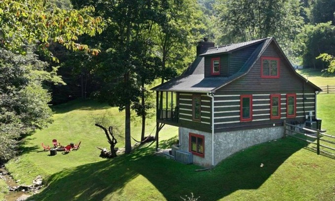 Boone House | Valle Creek Cabin - Hot tub, pool table, fire pit, creek, screened porch.