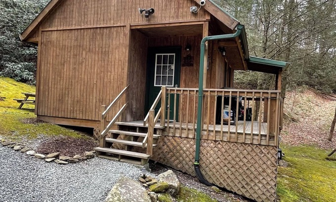 Boone Cabin | Valle Crucis Farm Cabin Rental offers hiking, fishing, sledding on property.