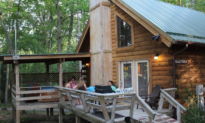 Hico Cabin | Valley View Cabin with show-stopping vaulted ceilings!