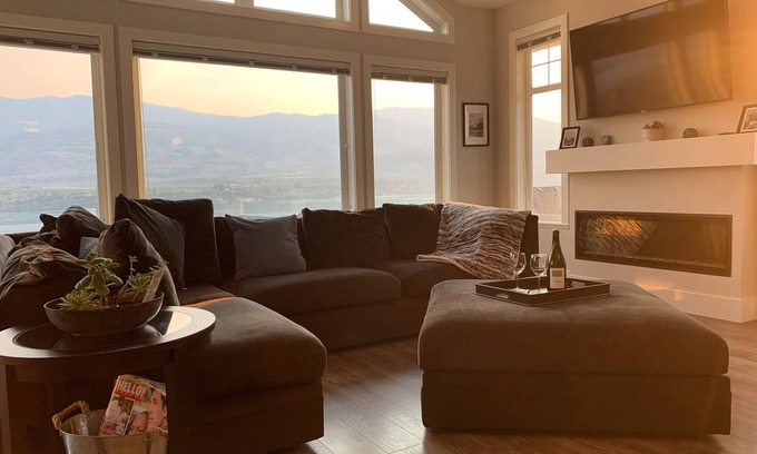 Okanagan-Similkameen Cottage | Valley View Hillside Cottage