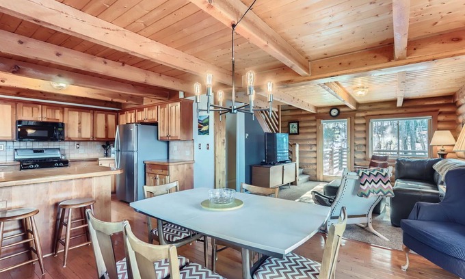 Nederland House | Valley View Vistas - Dog-Friendly Cozy Retreat w/VIEWS!