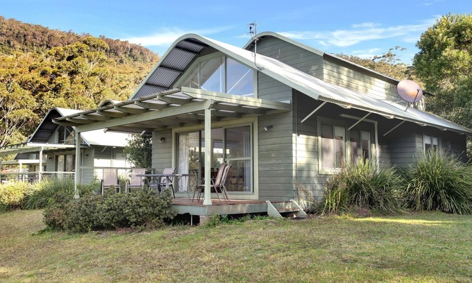 Kangaroo Valley House | Valley Vista - Three bedroom villa located on golf course with amazing views!