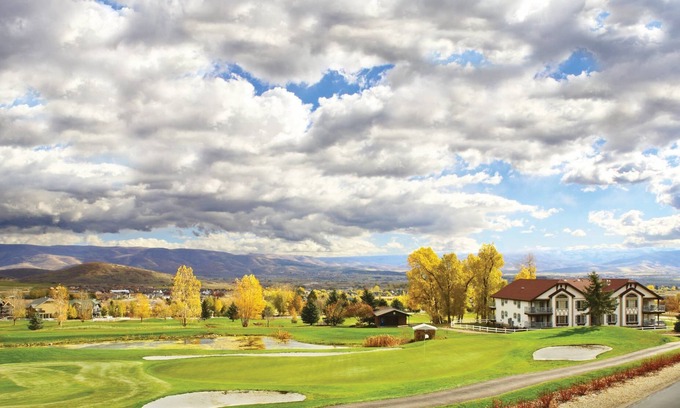 Midway Resort | Valleys, meadows, rivers and gorgeous lakes!
