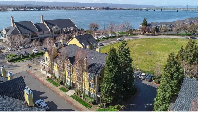Columbia Way Condo | Vancouver Condo near Columbia River just 11 min. away from PDX